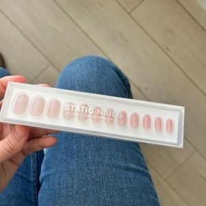 Static Nails Peony Round (NEW NEVER OPENED)